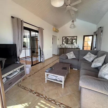 Eva - New To The Market, Fully Refurbished Licensed - Private Pool