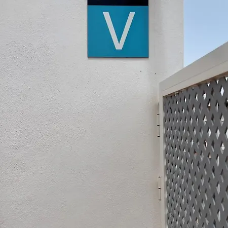 Eva - New To The Market, Fully Refurbished Licensed - Private Pool