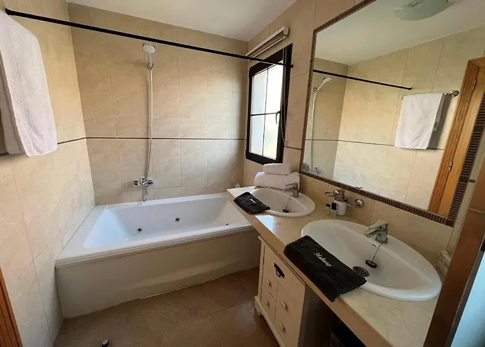 Villa Eva - New To The Market, Fully Refurbished Licensed - Private Pool *