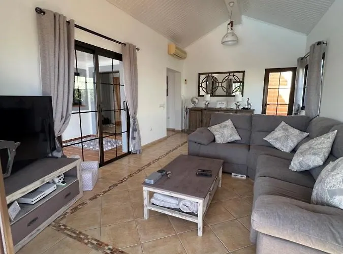 Eva - New To The Market, Fully Refurbished Licensed - Private Pool