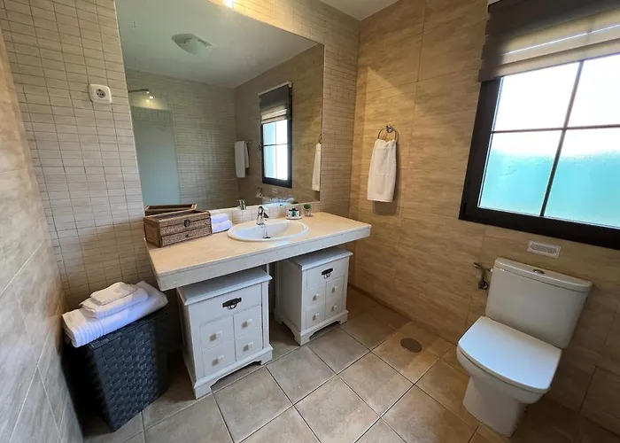 Eva - New To The Market, Fully Refurbished Licensed - Private Pool カレタ・デ・フステ