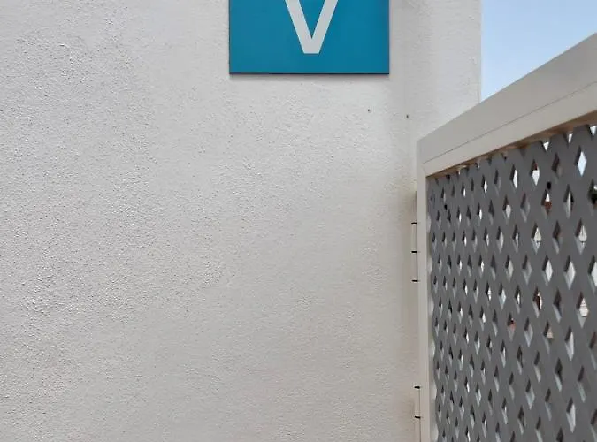 Eva - New To The Market, Fully Refurbished Licensed - Private Pool