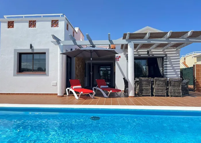 Eva - New To The Market, Fully Refurbished Licensed - Private Pool *